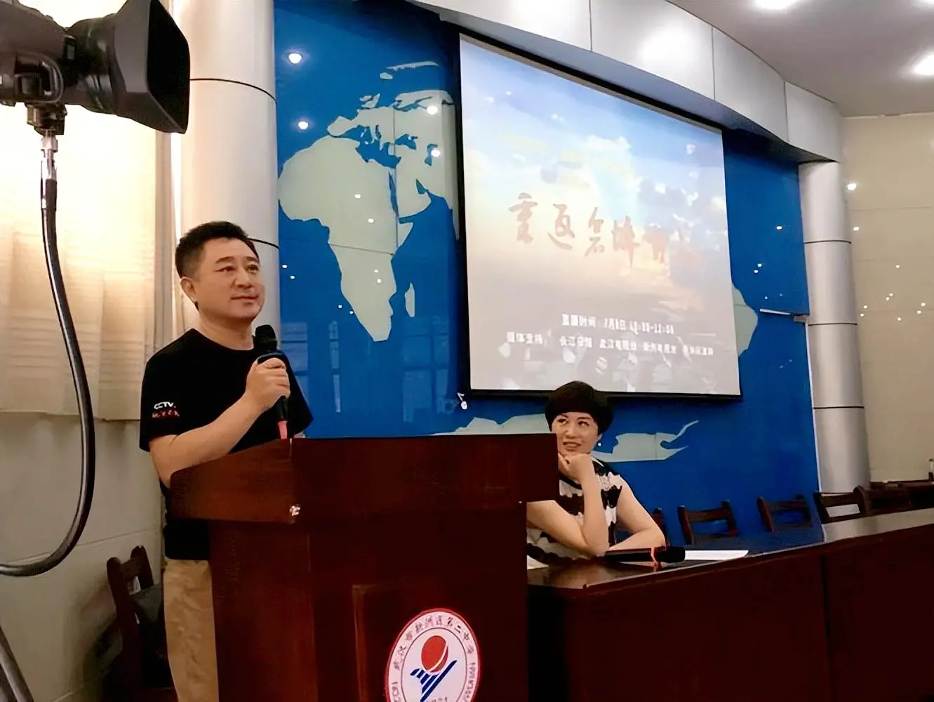 从售票员到央视名嘴：宫柏超的励志人生与传奇故事  第11张