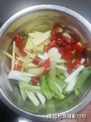 香辣猪皮：美味与营养并存，提升皮肤弹性和光泽的超级食材  第10张