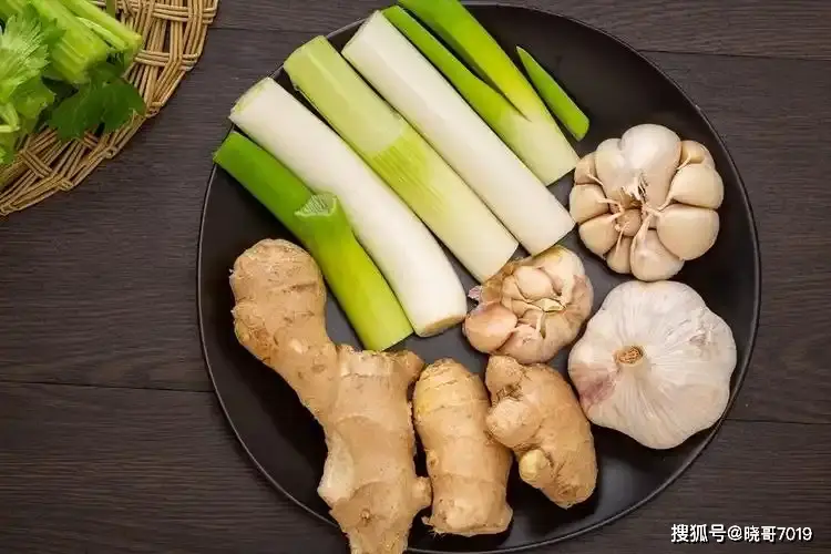 香辣猪皮：美味与营养并存，提升皮肤弹性和光泽的超级食材  第5张