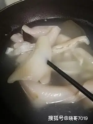 香辣猪皮：美味与营养并存，提升皮肤弹性和光泽的超级食材  第7张