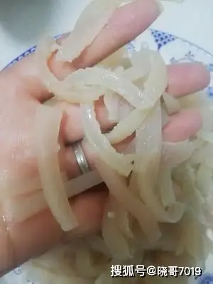 香辣猪皮：美味与营养并存，提升皮肤弹性和光泽的超级食材  第9张