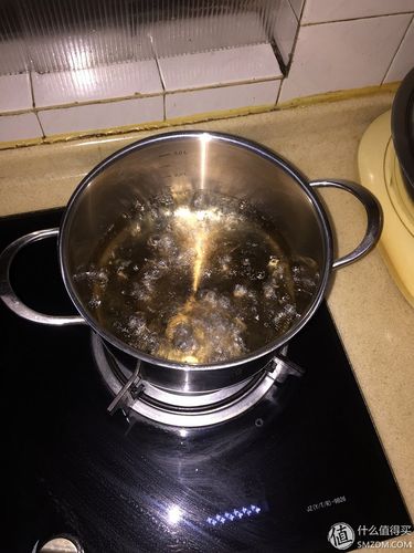 如何判断水是否烧开？烧开水时的小气泡和大水泡现象解析  第1张