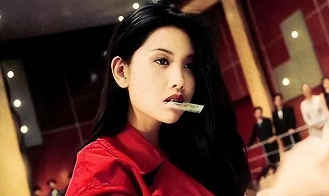 邱淑贞56岁现状：尼泊尔偶遇展现幸福婚姻，沈嘉伟深情相伴  第1张