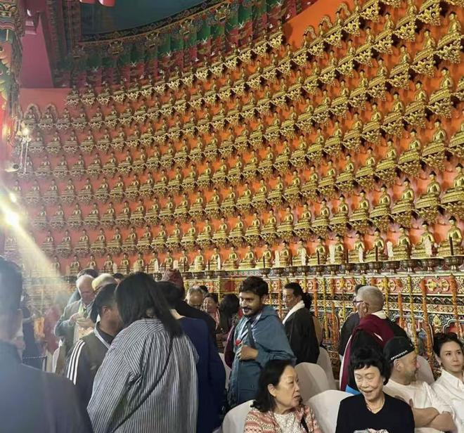 邱淑贞56岁现状：尼泊尔偶遇展现幸福婚姻，沈嘉伟深情相伴  第4张