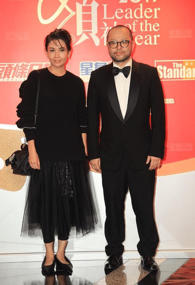 邱淑贞56岁现状：尼泊尔偶遇展现幸福婚姻，沈嘉伟深情相伴  第8张