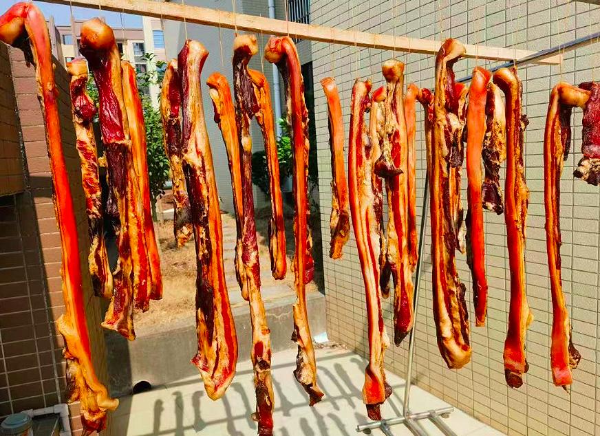 如何制作美味腊肉：10斤五花肉腌制秘方及步骤详解  第5张
