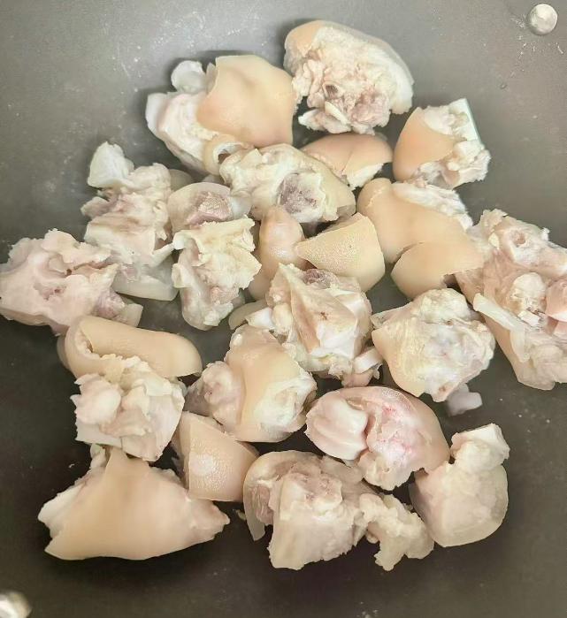 冬天驱寒暖身必备：3道适合女性冬季喝的汤饮，甜醋猪脚姜等美味食谱  第3张