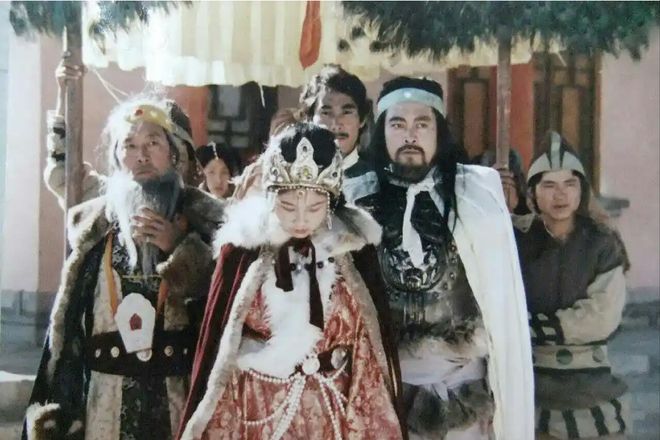 张若昀与唐艺昕爱尔兰古堡婚礼，爱情结晶诞生，事业家庭双丰收  第12张