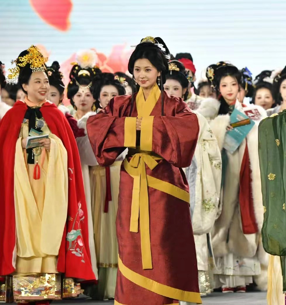 古风写真助力女明星进入娱乐圈，央视镜头下的中国式美人气质大比拼  第16张