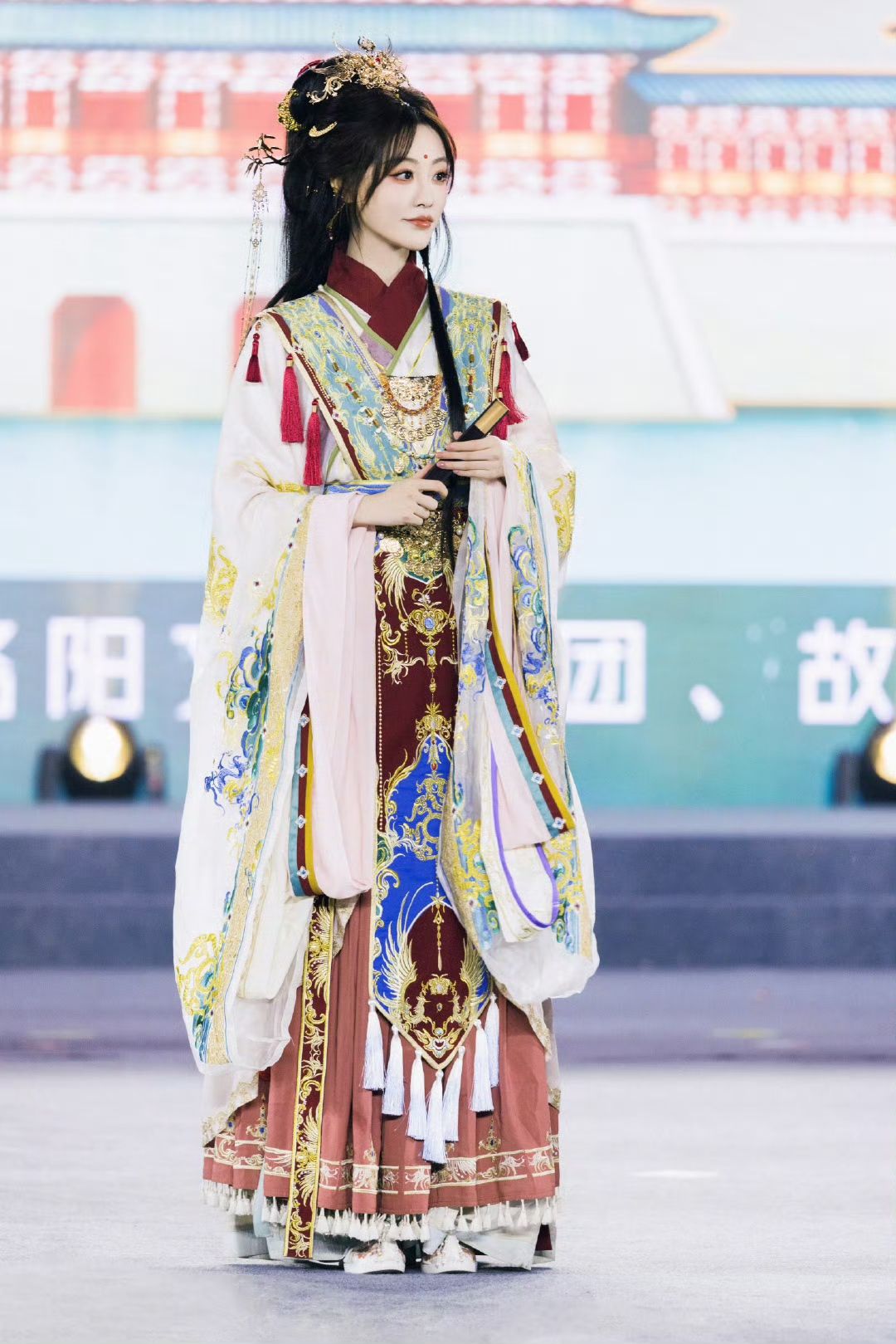 古风写真助力女明星进入娱乐圈，央视镜头下的中国式美人气质大比拼  第5张