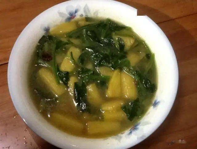 小雪节气后如何通过饮食调理增强体质，抵御寒冷：莲子山药板栗排骨汤的制作方法  第5张