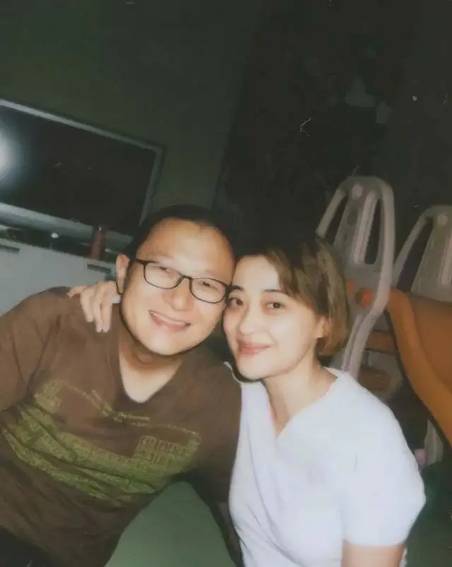 梅婷与曾剑幸福婚姻12年：恩爱夫妻共育儿女，甜蜜庆生羡煞旁人  第2张