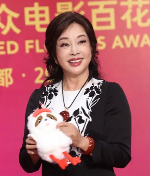 一路繁花：老牌女星与中生代女演员的综艺新尝试  第14张