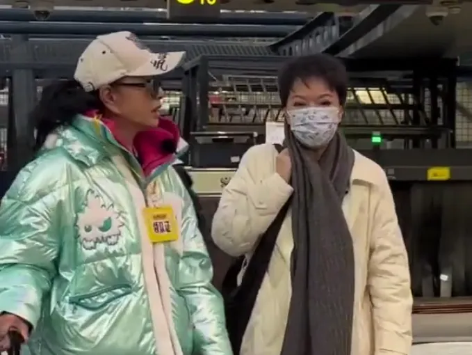一路繁花：老牌女星与中生代女演员的综艺新尝试  第4张