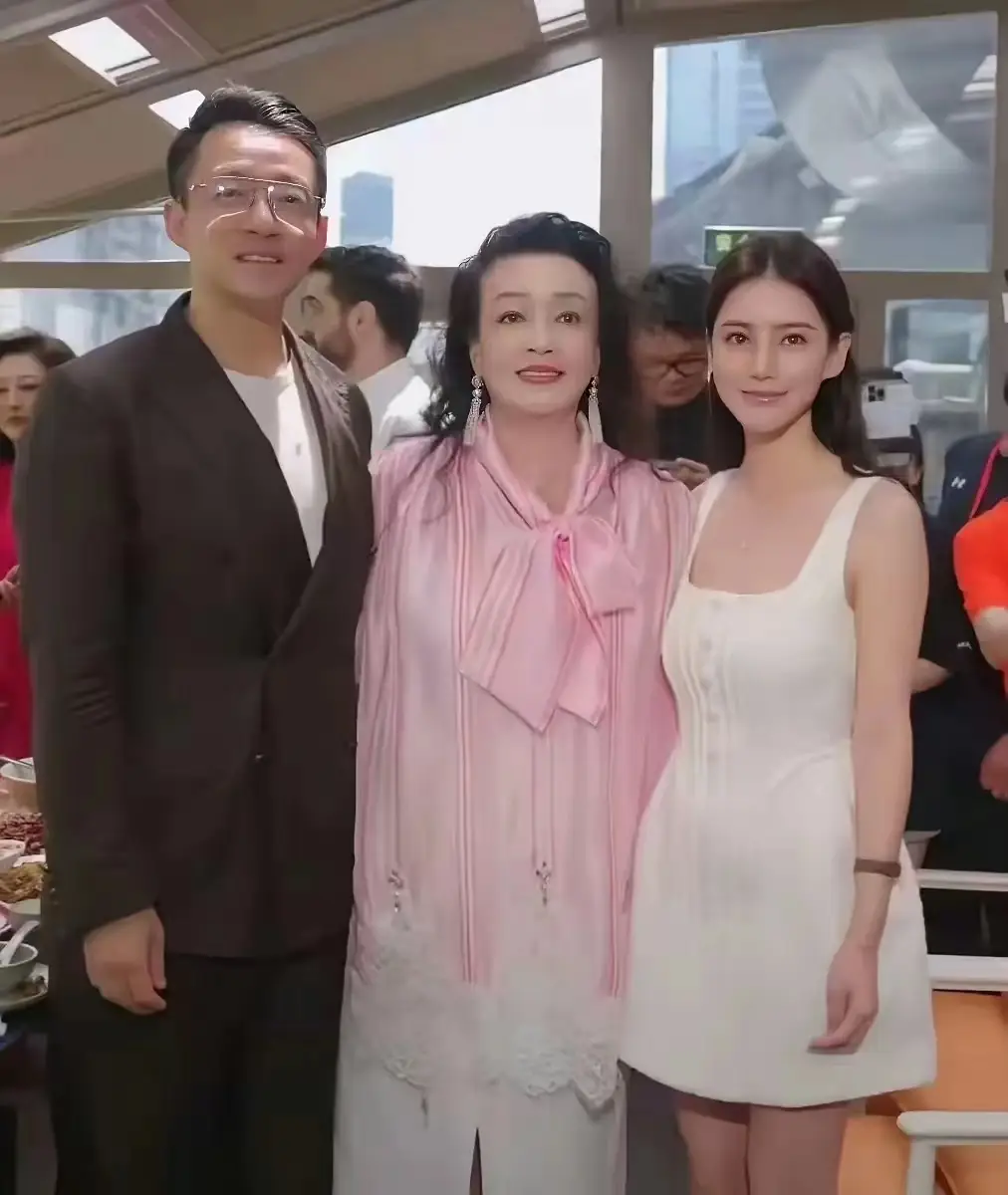 张兰麻六记创始人谈网暴与直播：66岁精气神十足，实业家性格尽显  第5张