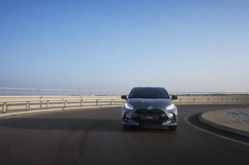 丰田发布2025款YARiS：延续经典设计，提供混动选择，将于2025年量产  第4张
