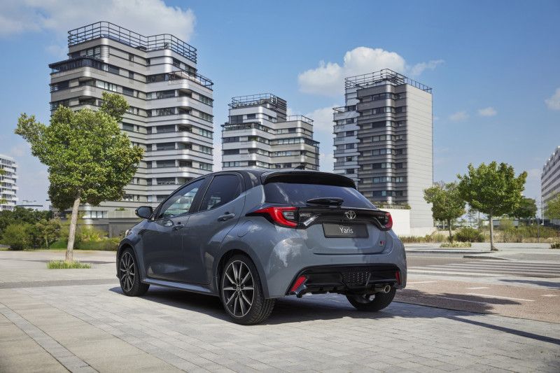 丰田发布2025款YARiS：延续经典设计，提供混动选择，将于2025年量产  第9张