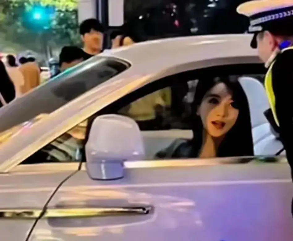 叶珂与黄晓明恋情风波：退网、道歉、产检，背后的故事引人深思  第6张