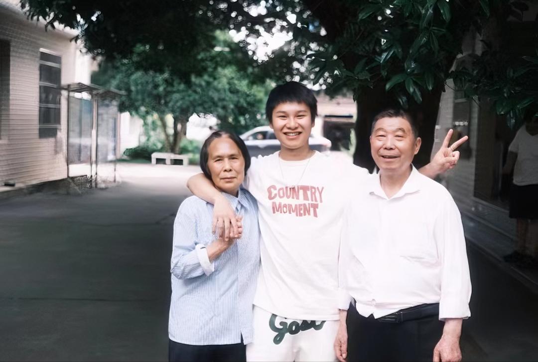张子龙：从被瞒亿万家产到麻辣王子营销负责人，爽文男主的蜕变之路  第1张