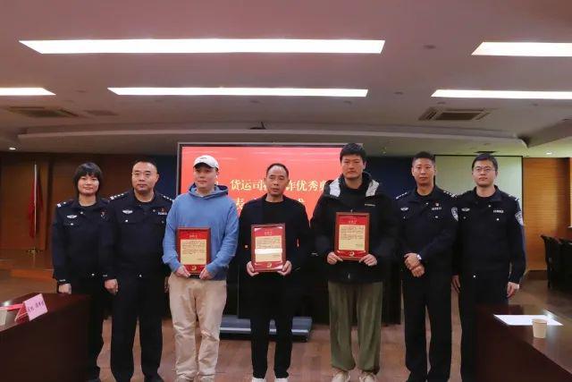 重庆网约车司机吴师傅在杭州的五年：平凡中的不平凡故事  第4张